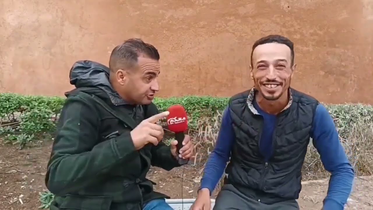 شاب كان كايقلب مع زوجته على خدمة 😱😱 وهي خدمات في أسواق سلام .. واول ما تخلصات جرات عليه