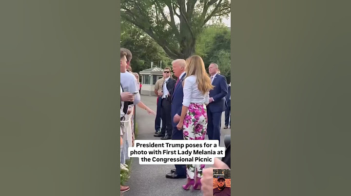 President Trump poses for aphoto with First Lady Melania at the Congressional Picnic #trump #maga