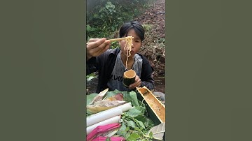 vào rừng mukbang rau quả dại nào các bác #yeucuocsong #sucsongtre #cuocsong #loisusongvietnam