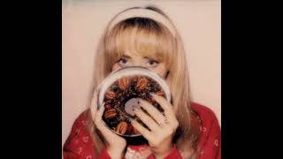 Download Lagu Sabrina Carpenter - Buy Me Presents (Super Clean) MP3