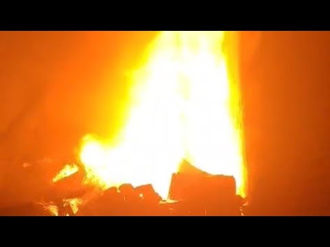 पुंछ के कालिका माता मंदिर के पास रात करीब डेढ़ बजे लगी आग में दो दुकानें जलकर राख हो गईं।