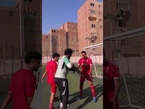 فان دايك يقابل شبيه ويعطيه هديه تيشيرت هتتصدم من رد فعله