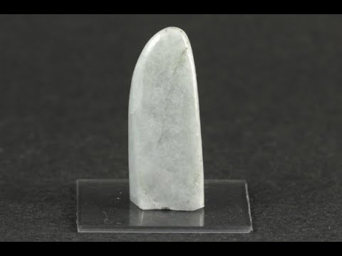 糸魚川産 翡翠 原石 磨き 6.5g / Japanese Jadeite - YouTube