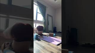 Branquinha Loirinha E Toda Perfeitinha Fazendo Yoga De Shortinho Vermelho - Part 33