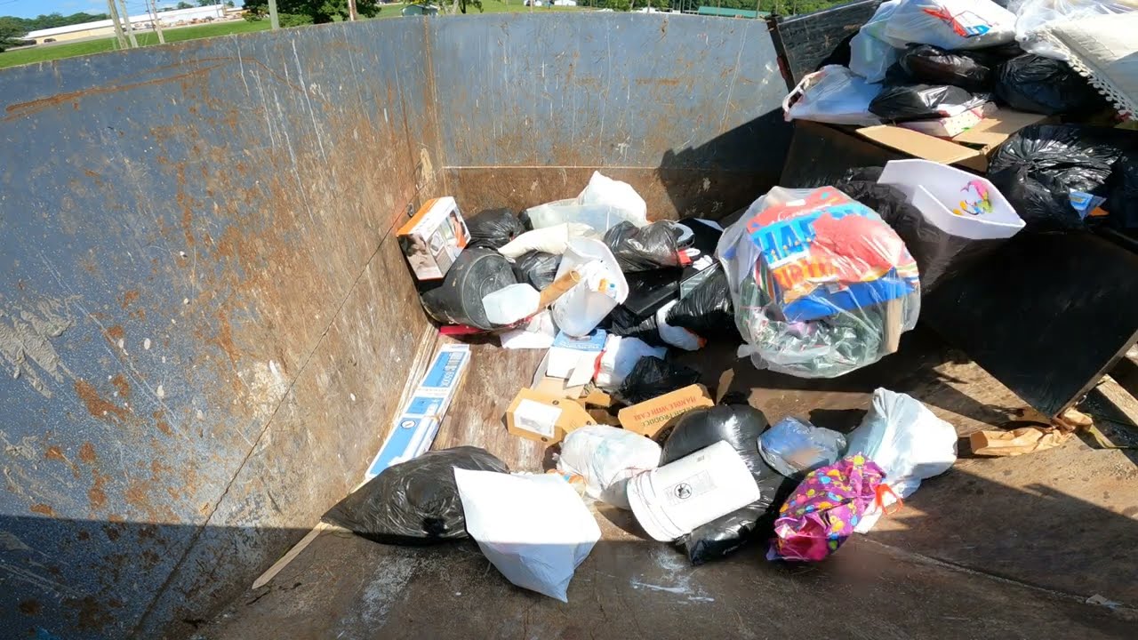 Compactor vs trailer and truck loads garbage