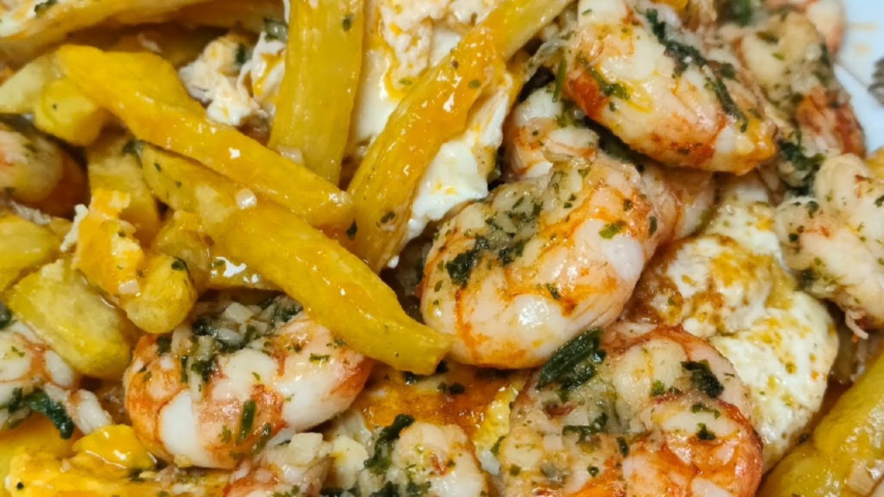 HUEVOS ROTOS CON GAMBAS AL AJILLO(CON PATATAS FRITAS)