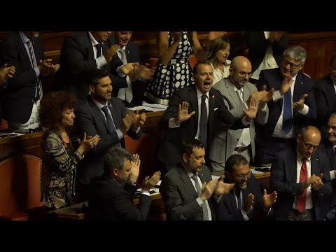 Moscopoli, bagarre in Senato: il Pd annuncia la mozione di sfiducia contro Salvini