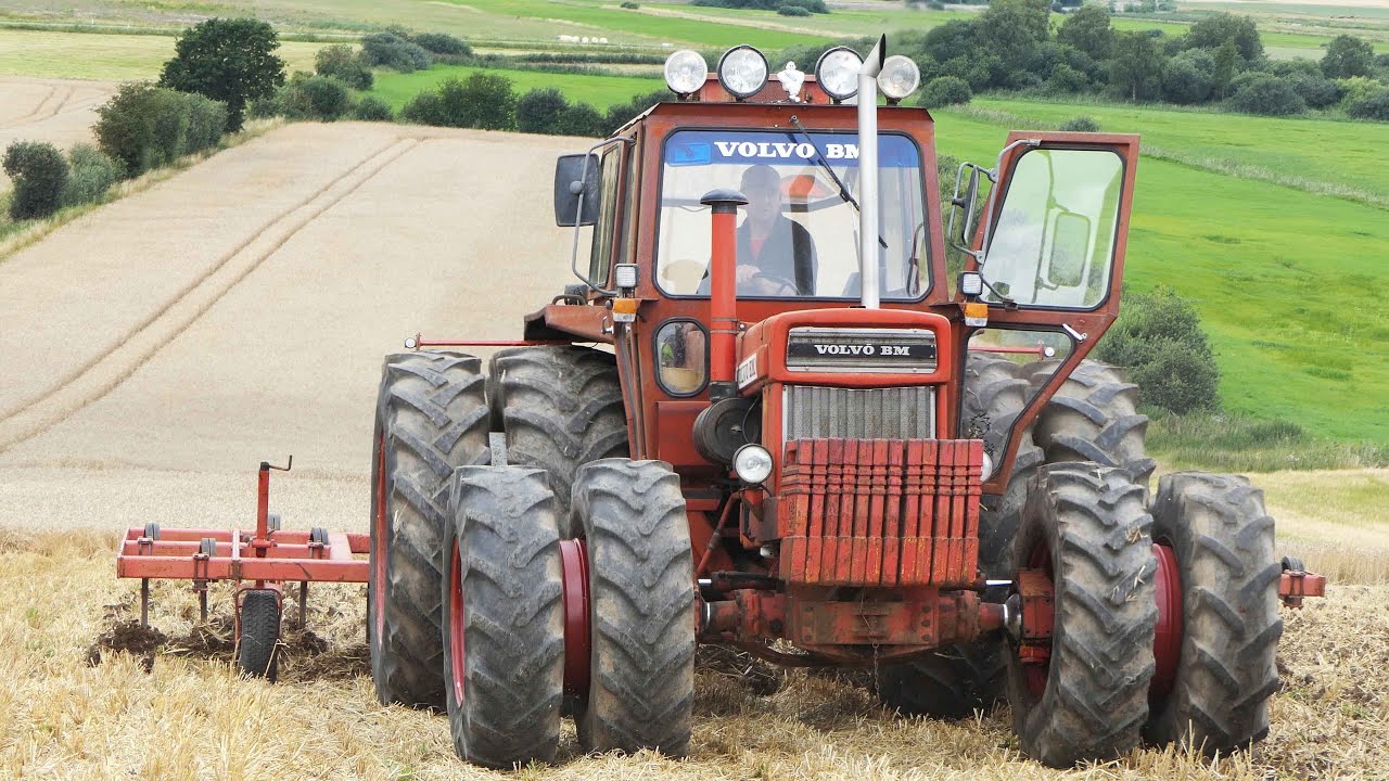 Volvo BM 814 Turbo cultivating the field