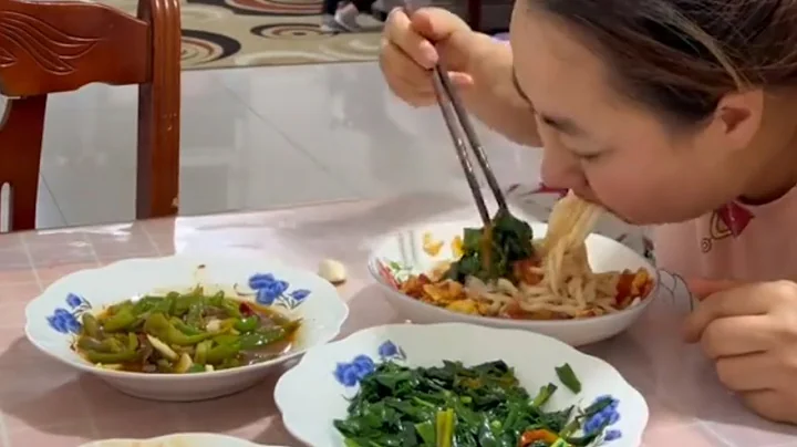 mukbang HAKIKI老婆的實力不容小視#pdd雙十一省錢攻略 #拒絕浪費光盤行動 #家庭趣事 - 天天要聞