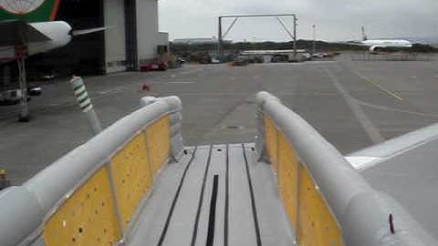MD11 overwing slide deploy