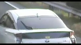 前車にベタ付け！『録画中』のステッカーを貼ってるプリウス！自分が煽っている動画でも『録画』しているのか？