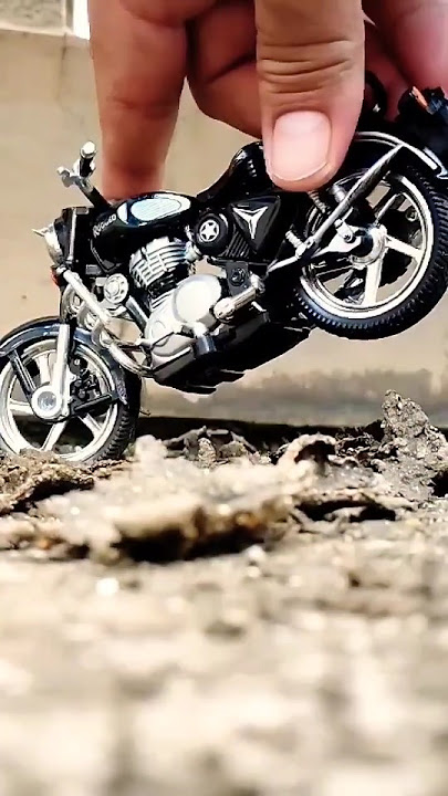 Royal Enfield Bullet Stunt 350 Classic 350 Himalayan 500 Hunter 350 off-road drift of Black colour