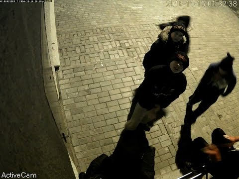 Падлеткі дэманстравалі голы зад у камеру назірання а потым спрабавалі замясці сляды 