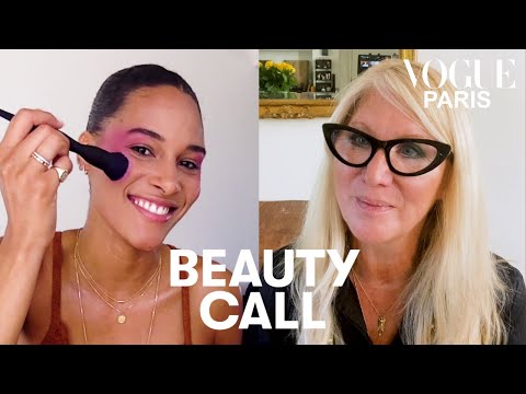 Val Garland et Cindy Bruna utilisent un rouge à lèvres pour les yeux | Beauty Call | Vogue Paris