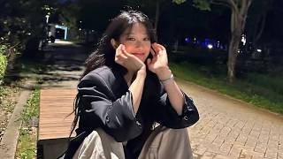 Playlist | 선선한 여름밤 산책하며 듣기 좋은 | 여름밤 인디음악 플레이리스트
#여름 #초여름 #여름밤 #인디음악 #플레이리스트
00:00 | 잔나비 ‘뜨거운 여름밤은 가고 남은 건 볼품없지만’
04:02 | 음성녹음 (音聲錄音) ‘Orange summer breeze’
08:20 | 카더가든 ‘가까운 듯 먼 그대여’
11:35 | 구름 ‘지금껏 그랬듯 앞으로도 계속’
15:28 | 버스커 버스커 ‘소나기 (주르르루)’
19:15 | AKMU (악뮤) ‘밤 끝없는 밤’
22:16 | 백예린 (Yerin Baek) ‘1-4-3’
25:44 | 양창근 ‘여름비’
30:02 | 아일 (Ill) ‘summer lovers.’
33:07 | 검정치마 ‘International Love Song’
37:25 | 윤마치 (MRCH) ‘초록’
41:04 | 모든 ‘비야 내려라’
45:04 | 우효 ‘Vineyard (빈야드)’
48:28 | Hoody (후디) ‘HANGANG’
51:50 | 와사비호텔 (wasabi hotel) ‘風邪がなおるまで (감기가 나을 때 까지)’
⚙︎ More about MUN HWA IN
https://www.munhwain.kr/
https://spoti.fi/3oph4ja (Spotify playlist)
https://facebook.com/munhwainkr
https://instagram.com/munhwain_official/
https://twitter.com/munhwainkr Playlist | 선선한 여름밤 산책하며 듣기 좋은 | 여름밤 인디음악 플레이리스트