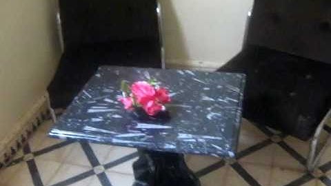 Fossil Marble Tables  / Tables de marbre fossilisées  /  Mesas de Fósiles y Mármol /