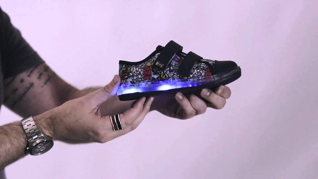 tenis com luzinha da klin