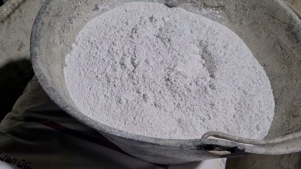 تعقيم مراح الاغنام بالجير المطفي للمرة الثانية