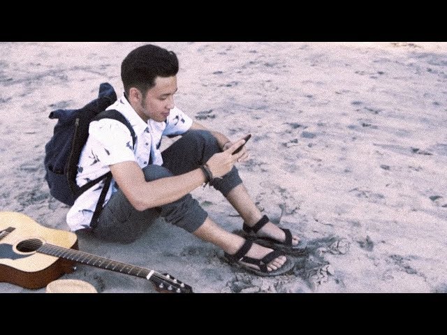 HIVI! - Siapkah Kau 'tuk Jatuh Cinta Lagi (Official Music Video) by Ezra Mandira class=