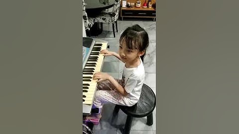 13 Candice plays Lightly Row