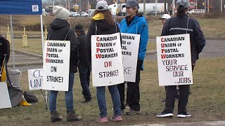 Postal Union urging members to vote down latest Canada Post offer