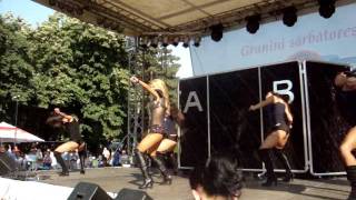 Andreea Balan Dancing show   Intro colaj  19 06 2011 Herastrau intro