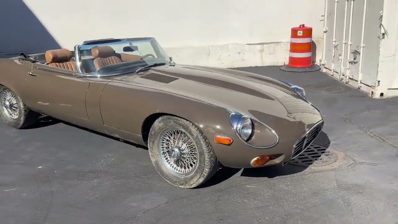 すけきヨページ 1971 Jaguar XKE Series III V12 Roadster 4-Speed - YouTube