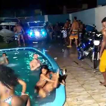 Putaria na piscina ๐๐! Frevo bom ๐๐๐๐