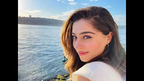 بايسال عمر جيمري معلمة رسم بايسال عمر جيمري الممثلة التركية