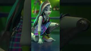 ¡Frankie descubre que Watzie es parte dragón! 🐉 | Monster High™ Latino #shorts