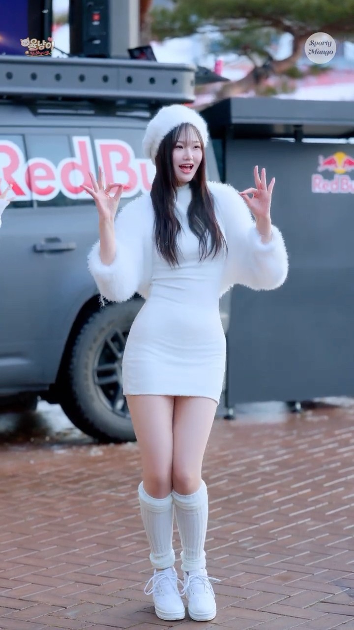 A three-point chant on the snow, Kim Yurim’s winter energy
