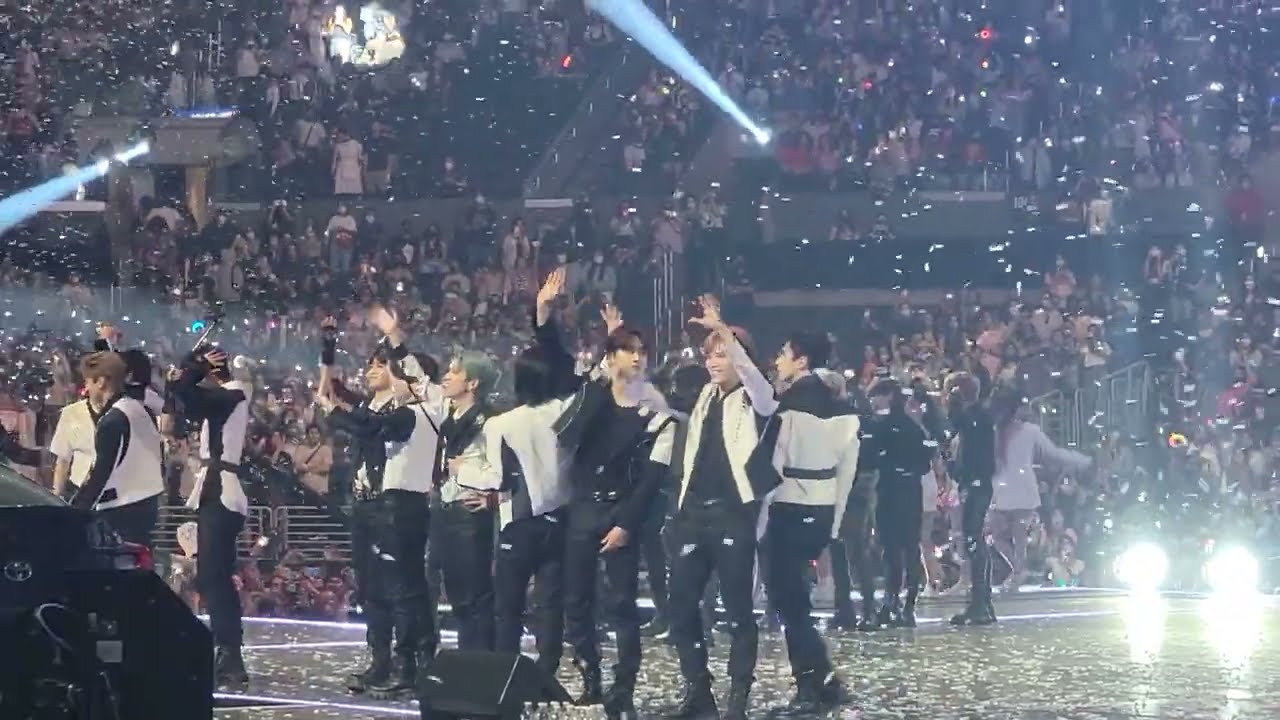 [FANCAM] 220820 LA Day 1 ~ All Artists Ending