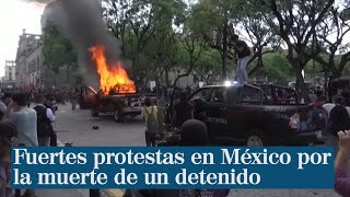 Un policía quemado y 20 detenidos en las protestas antipolicía en México