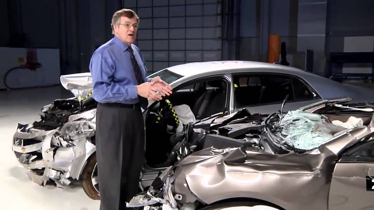 IIHS - Underride guards on big rigs often fail in crashes (2011 test)