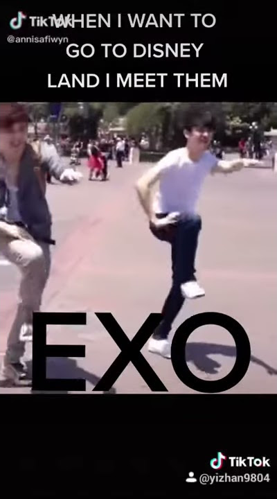 WHEN I WANT TO GO DISNEY LAND I MEET EXO AND YIXING AND KYUNGSOO DANCING MAMA SONG