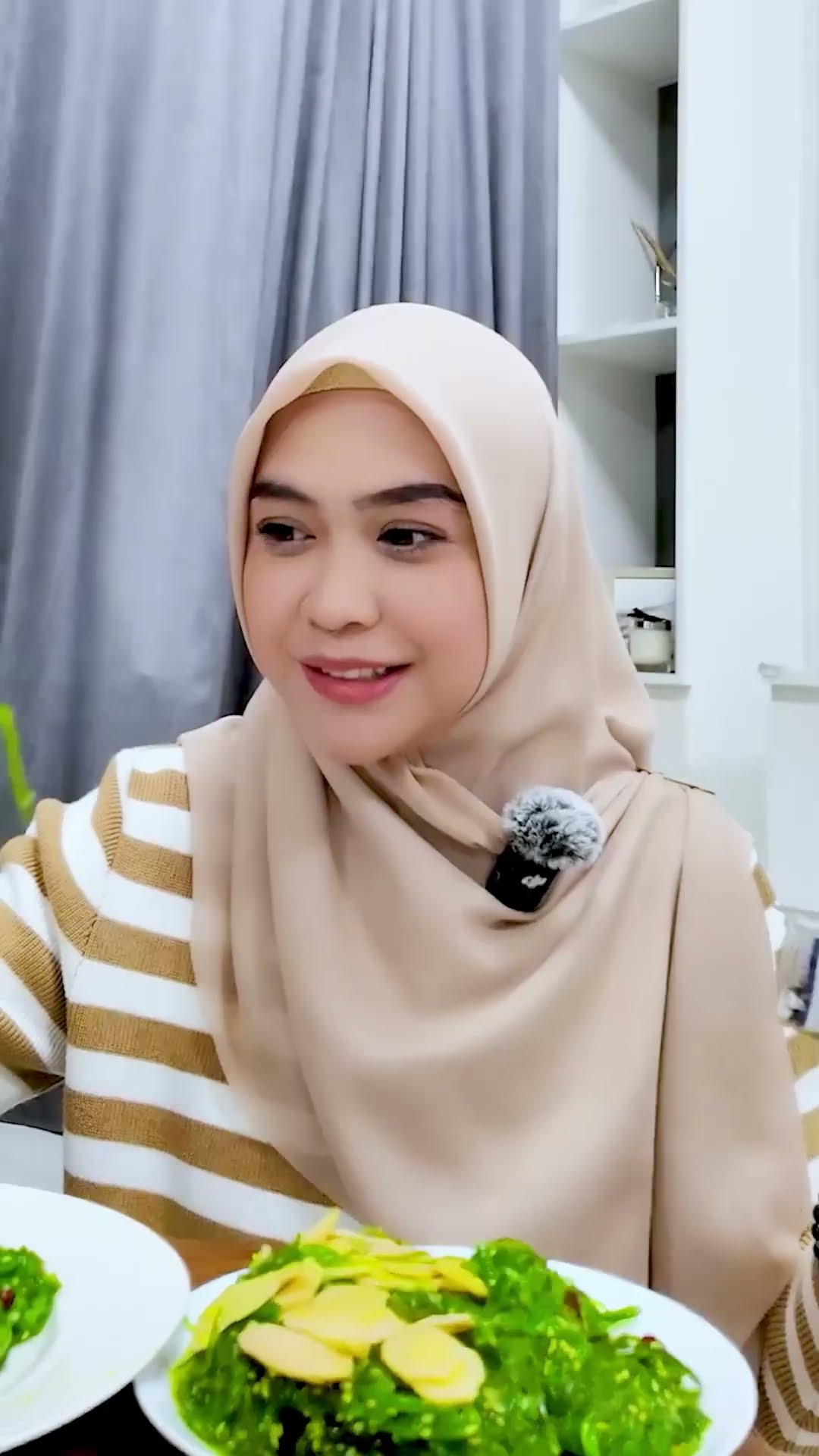 HAHH.. ASMR Makan Rumput Laut ??!! #riaricis