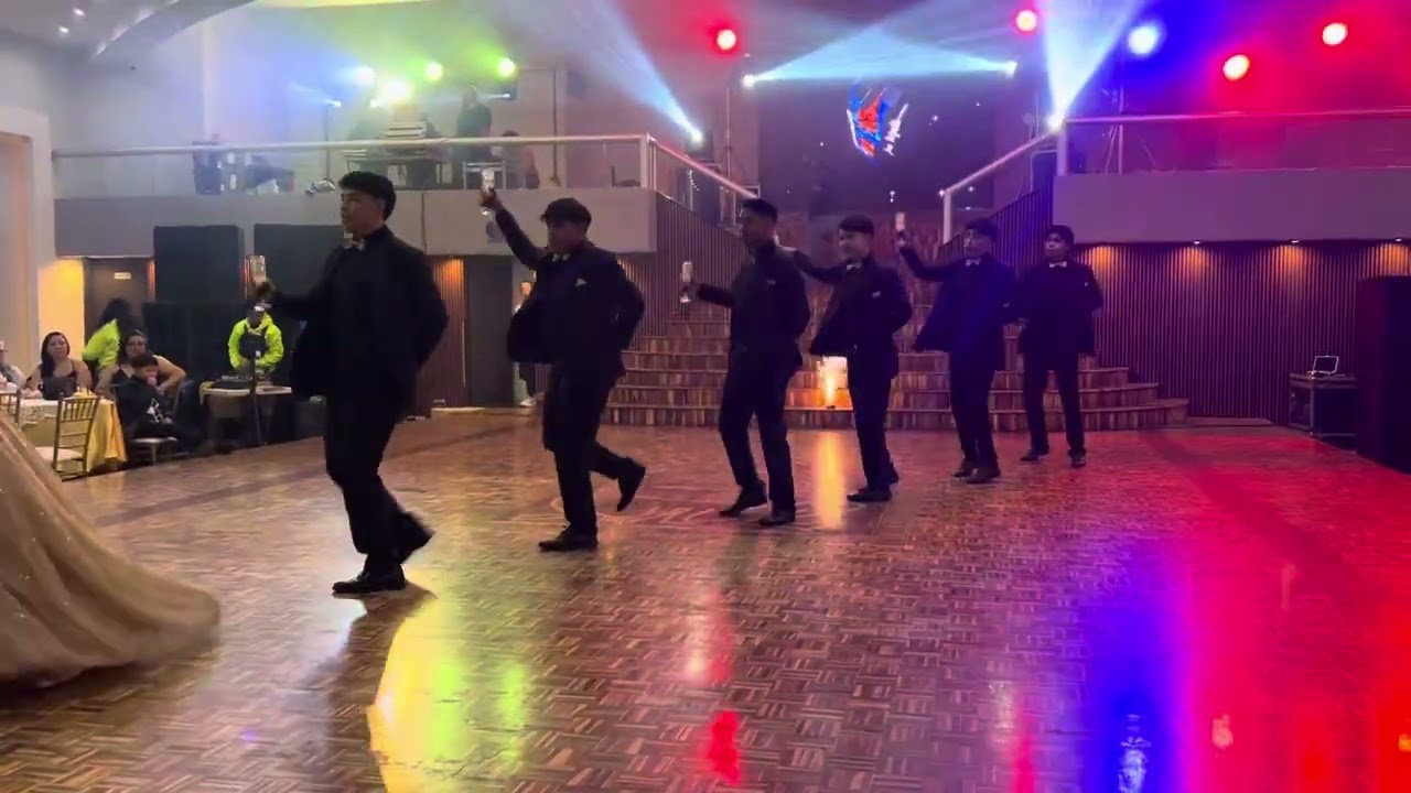 Victoty / Vals  Brindis / 15 años / @AcademiaWolvesXV