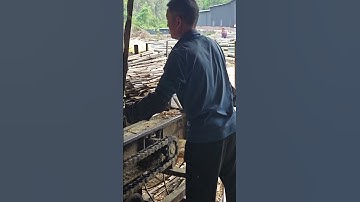 The process of dividing bamboo   good machinery helps to work