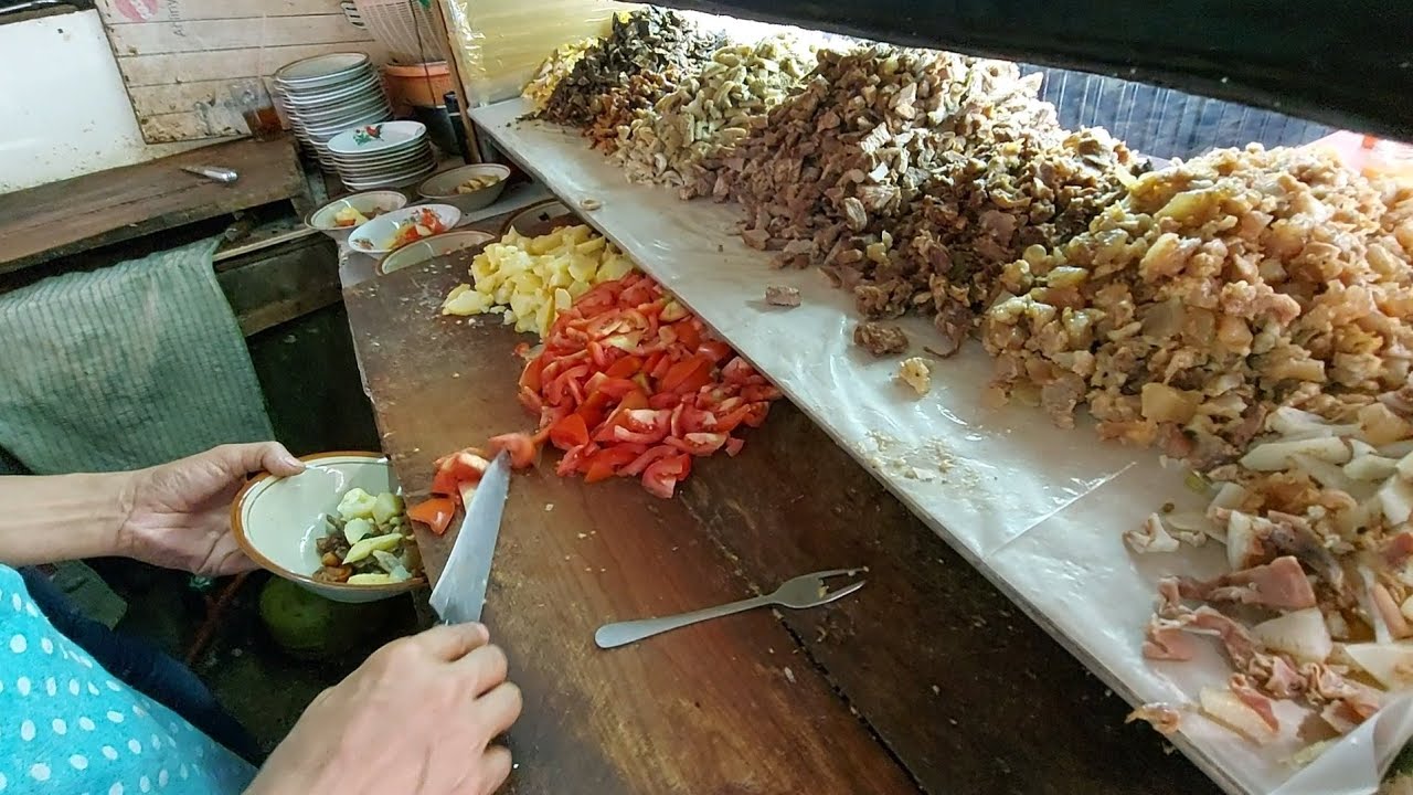 GOKIL SEHARI BISA LUDES 75KG DI SOTO GLOBE H. OJI YANG LEGENDARIS - INDONESIAN STREET FOODS