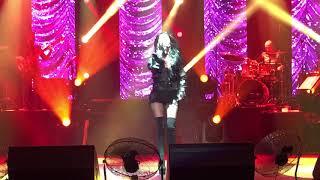 Hande Yener - Seviyorsun (24.02.2018 MOİ Sahne Konseri) Resimi