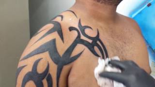 Tatto  de hombro a brazo de Grecas por Aztec Spirit Graphics
