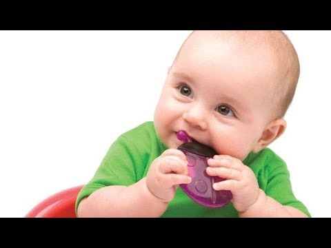6 Cara Membersihkan Mainan Gigitan Bayi yang Benar dan Aman