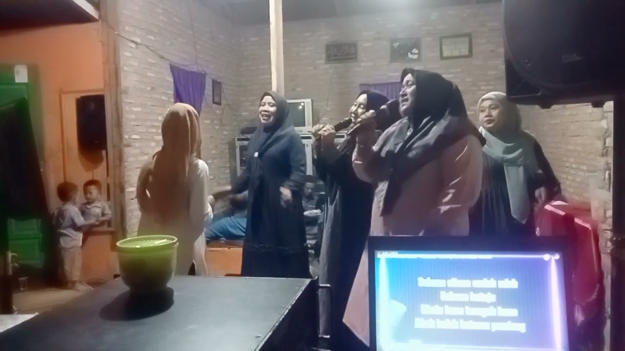 Lagu ciinan Bana di acara arisan ibu nur di desa perbaungan Aek Nabara labuhan batu