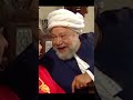 شوف شيخ العرب همام وهو بيعاكس الشيخة صالحة 
