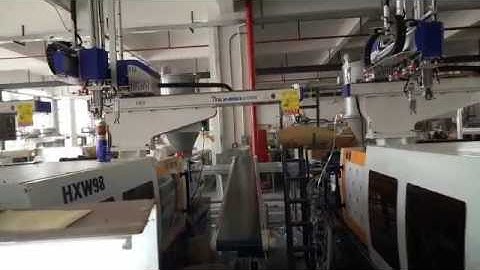 RUNMA robot for injection molding machine