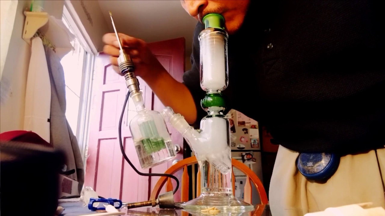 After work dabs of Cali sift company Xj-13 flower press rosin from the Tree factory collective