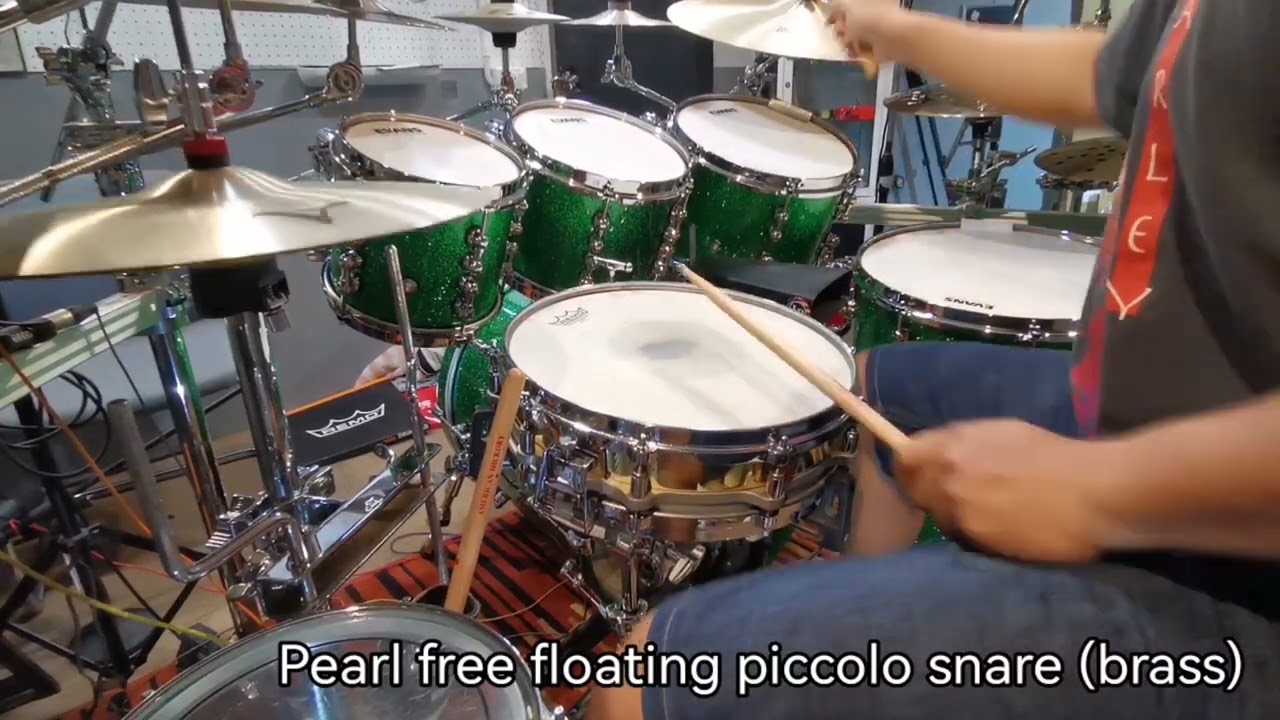 Pearl​ free floating piccolo snare (Brass)​