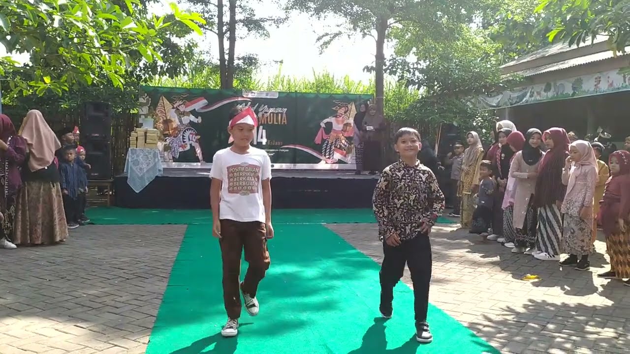 Fashion Show Pesona Busana Adat Jawa