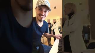 Piano je joue dans un événement privé Johnny Hallyday