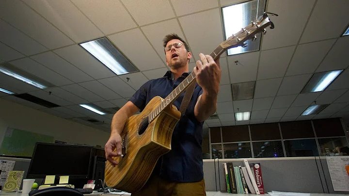 Video: Tetona's Desk Concert Series - Joshua Summers